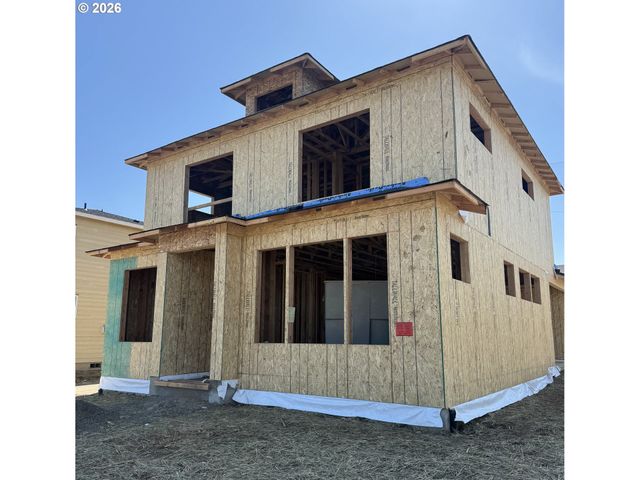 762 Magnolia Ave, Woodburn, OR 97071