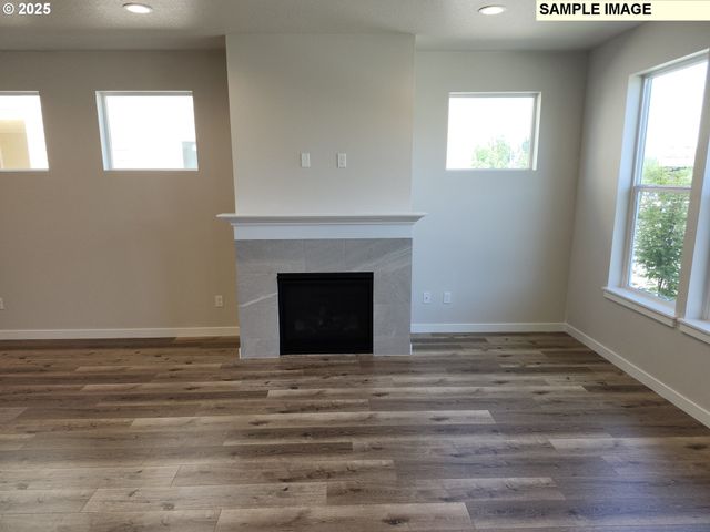 762 Magnolia Ave, Woodburn, OR 97071