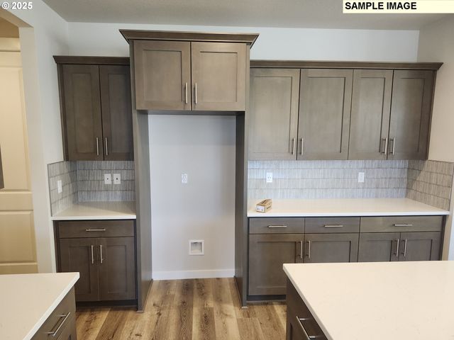 762 Magnolia Ave, Woodburn, OR 97071