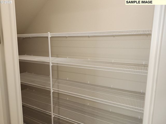 762 Magnolia Ave, Woodburn, OR 97071