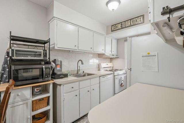20 Main 13, Garnerville, NY 10923