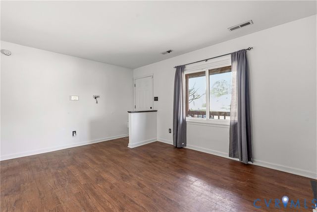 315 Pin Oak Dr, Hopewell, VA 23860