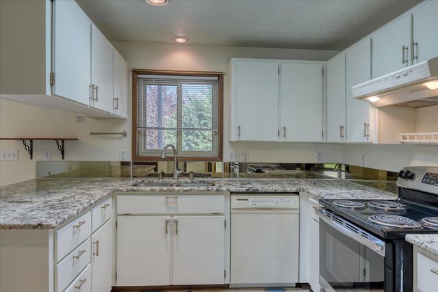 8515 N ANTIETAM Dr, Spokane, WA 99208
