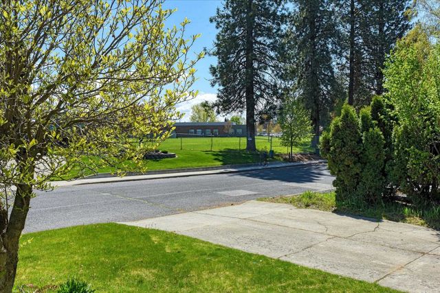 8515 N ANTIETAM Dr, Spokane, WA 99208