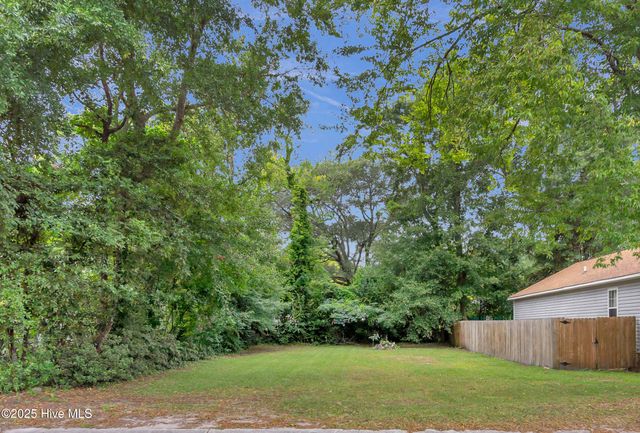 17 Montgomery Avenue, Wilmington, NC 28405