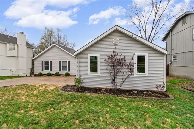 7400 N Granby Avenue, Kansas City, MO 64151