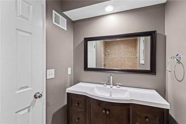 7400 N Granby Avenue, Kansas City, MO 64151