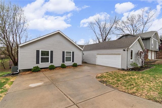 7400 N Granby Avenue, Kansas City, MO 64151