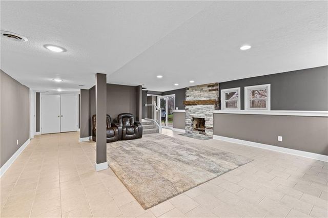 7400 N Granby Avenue, Kansas City, MO 64151