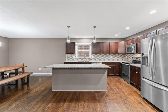 7400 N Granby Avenue, Kansas City, MO 64151