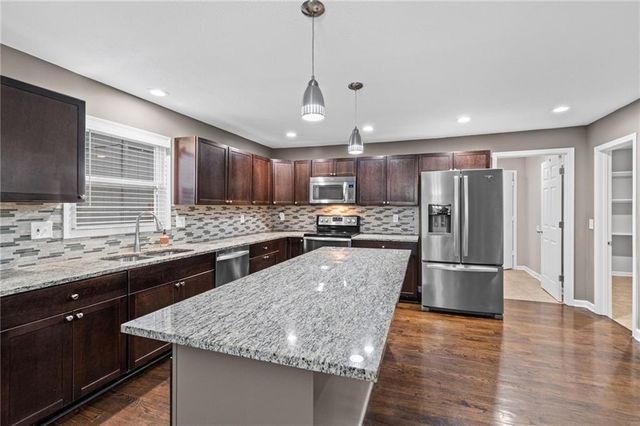 7400 N Granby Avenue, Kansas City, MO 64151
