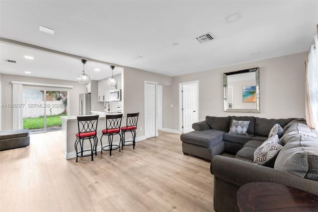 1334 NW 83rd ST, Miami, FL 33147