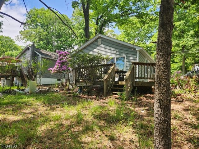 13 E Madison Trl, Hopatcong Boro, NJ 07843
