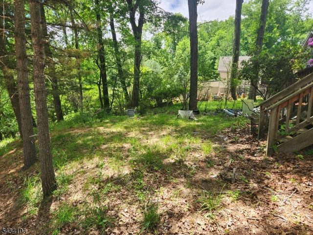 13 E Madison Trl, Hopatcong Boro, NJ 07843