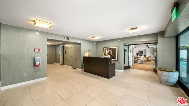 153 San Vicente Boulevard 3E, Santa Monica, CA 90402