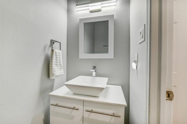 4001 Tanglewilde Street 1402, Houston, TX 77063