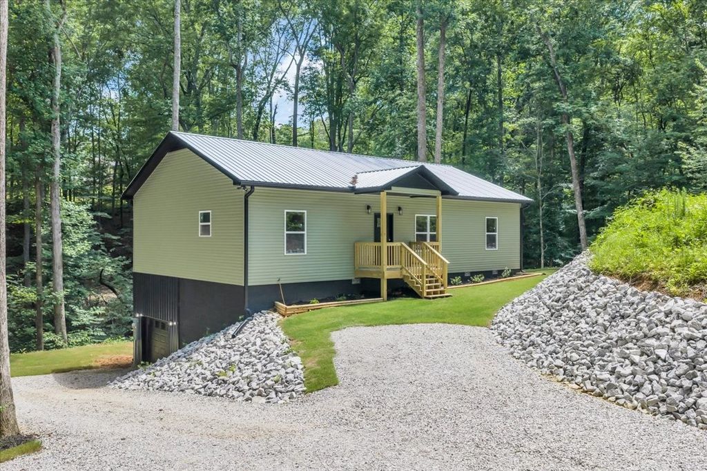 226 Woodland Way, Estill Springs, TN 37330