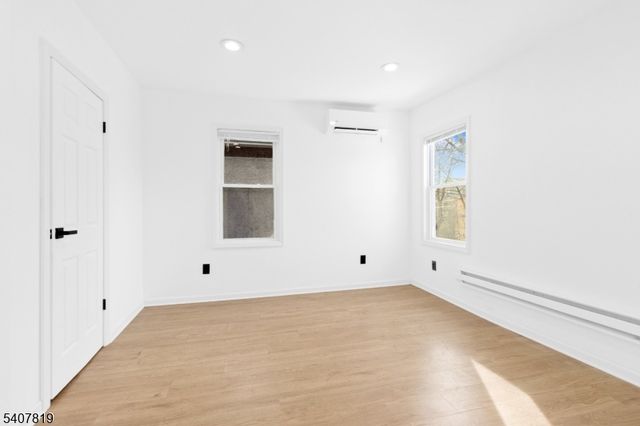 216 Renner Ave, Newark City, NJ 07112