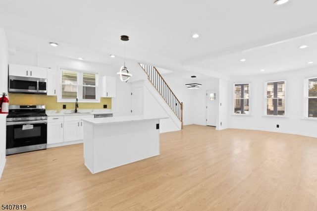 216 Renner Ave, Newark City, NJ 07112