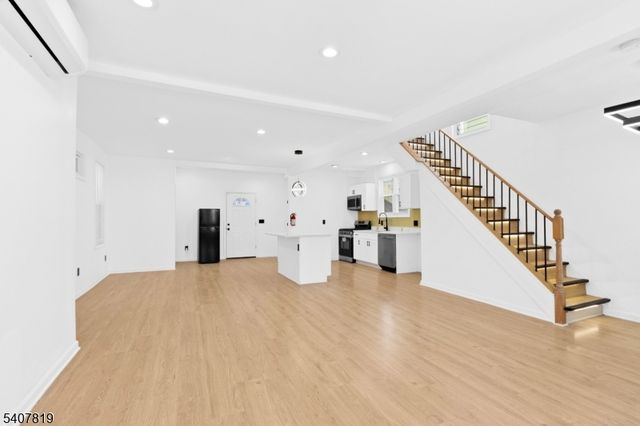 216 Renner Ave, Newark City, NJ 07112