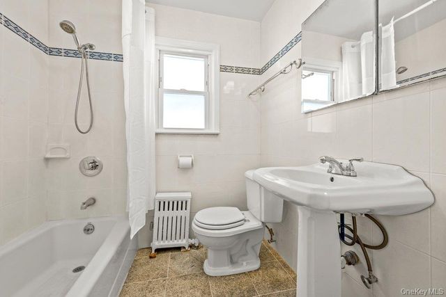 134 E Dover Street, Valley Stream, NY 11580