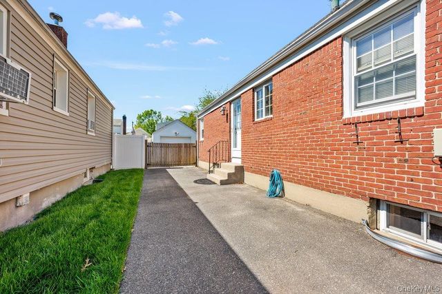 134 E Dover Street, Valley Stream, NY 11580