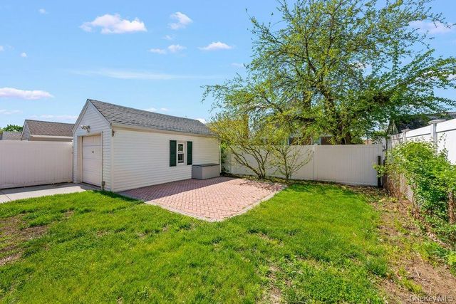 134 E Dover Street, Valley Stream, NY 11580