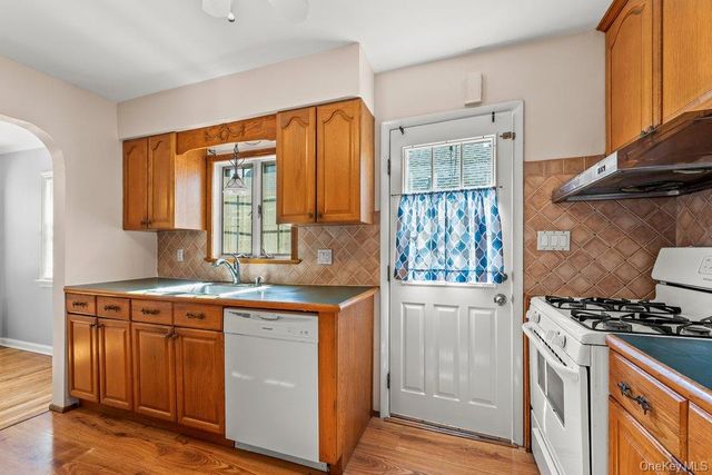 134 E Dover Street, Valley Stream, NY 11580