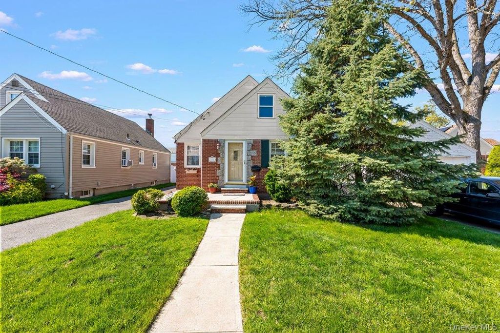 134 E Dover Street, Valley Stream, NY 11580