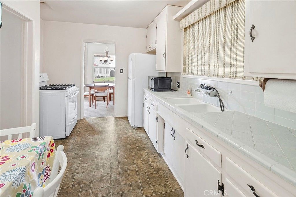 Image 9 of property listing at 26223 Delos, Torrance, CA 90505