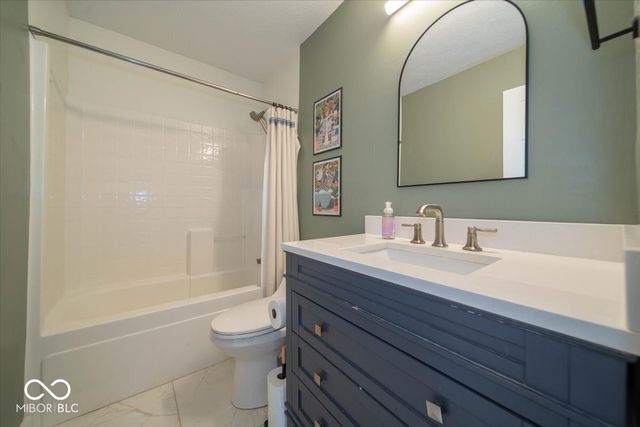 6766 Lexington Circle, Zionsville, IN 46077
