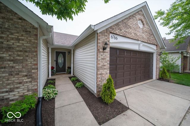 6766 Lexington Circle, Zionsville, IN 46077