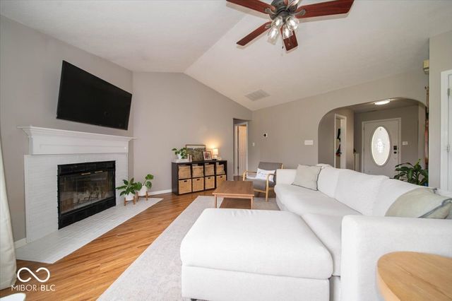 6766 Lexington Circle, Zionsville, IN 46077