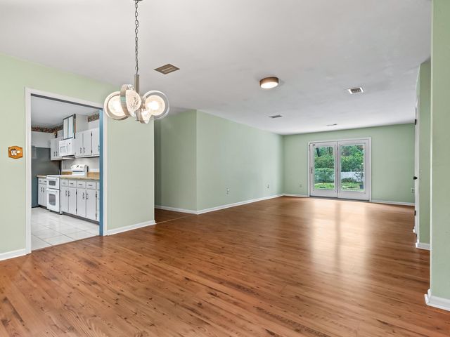 7049 Carmel Drive, Tallahassee, FL 32309