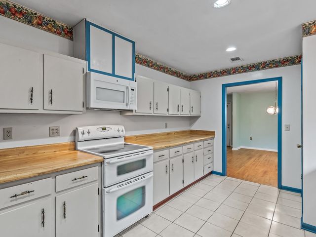 7049 Carmel Drive, Tallahassee, FL 32309