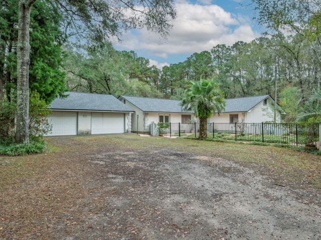 7049 Carmel Drive, Tallahassee, FL 32309