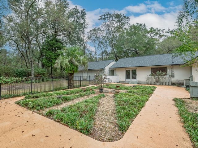 7049 Carmel Drive, Tallahassee, FL 32309