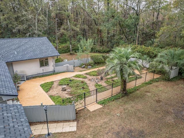 7049 Carmel Drive, Tallahassee, FL 32309