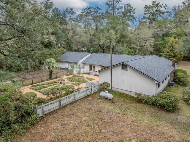 7049 Carmel Drive, Tallahassee, FL 32309