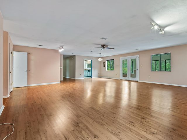 7049 Carmel Drive, Tallahassee, FL 32309