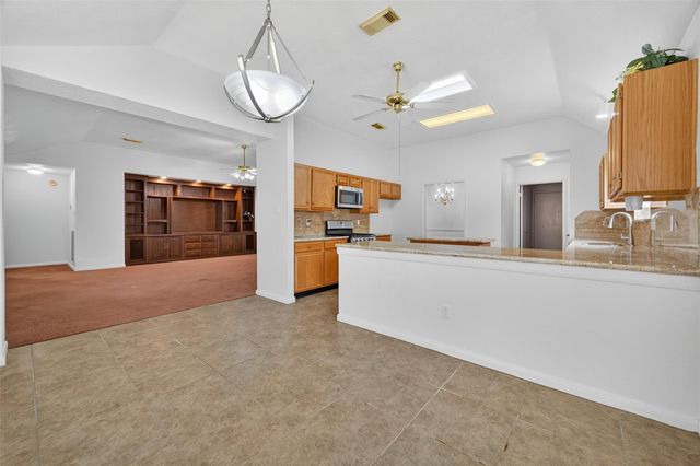 914 W Peach Hollow Circle, Pearland, TX 77584