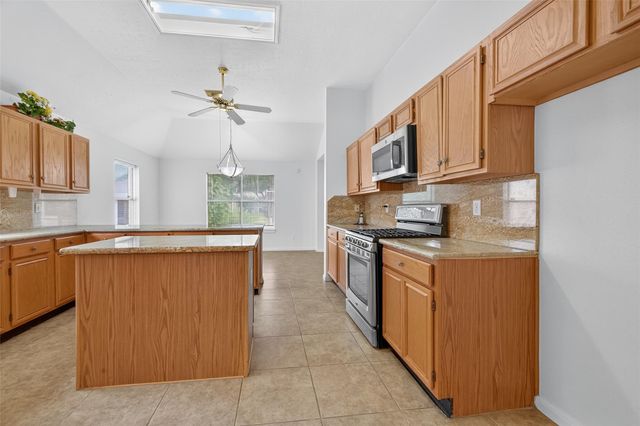 914 W Peach Hollow Circle, Pearland, TX 77584