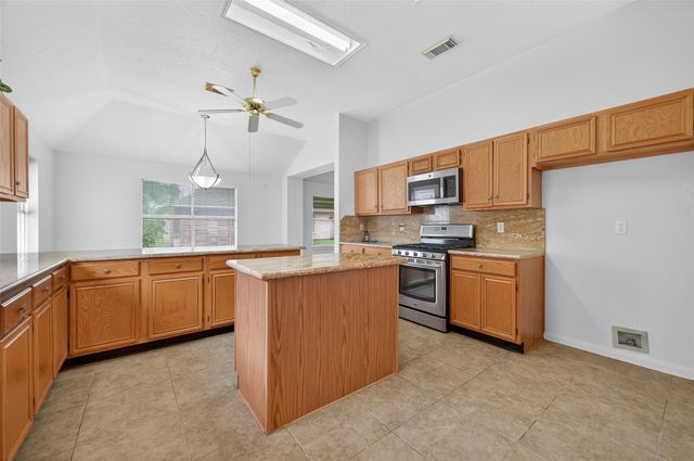 914 W Peach Hollow Circle, Pearland, TX 77584