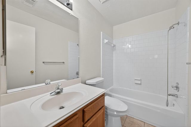 914 W Peach Hollow Circle, Pearland, TX 77584