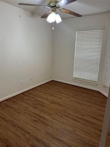 914 W Peach Hollow Circle, Pearland, TX 77584