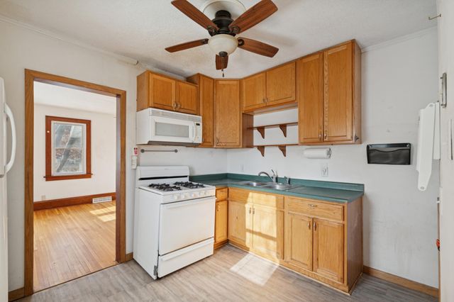 802 Howell Street N, Saint Paul, MN 55104