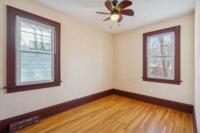 802 Howell Street N, Saint Paul, MN 55104