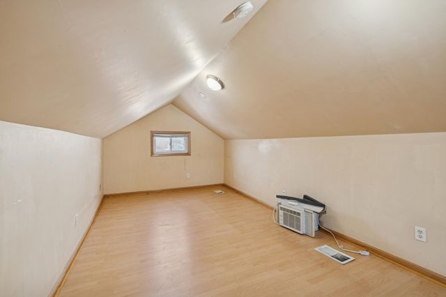 802 Howell Street N, Saint Paul, MN 55104