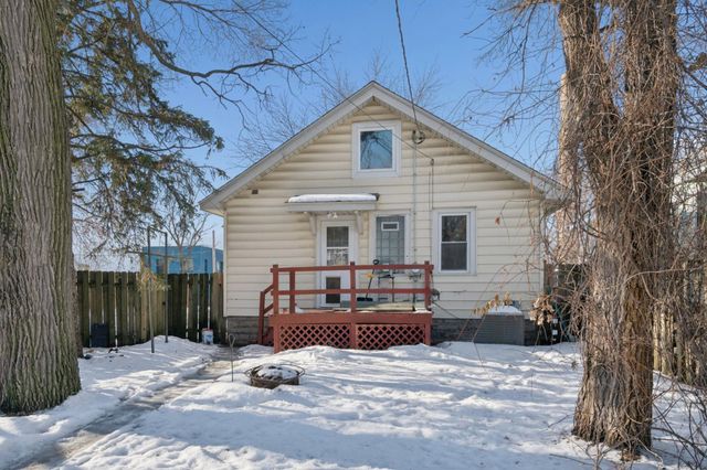 802 Howell Street N, Saint Paul, MN 55104