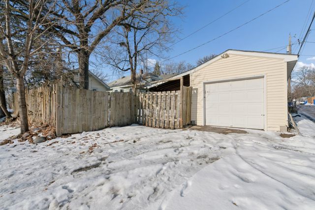 802 Howell Street N, Saint Paul, MN 55104